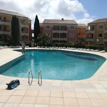 T2 De 36 M2 Dans Le Golfe De Saint Tropez *